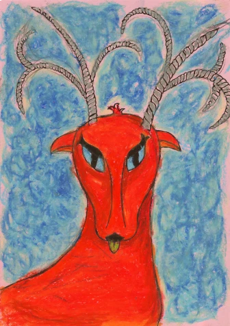 Pintura al pastel de una criatura roja similar a un ciervo, con grandes cuernos plateados y texturizados, sobre un fondo azul con trazos expresivos